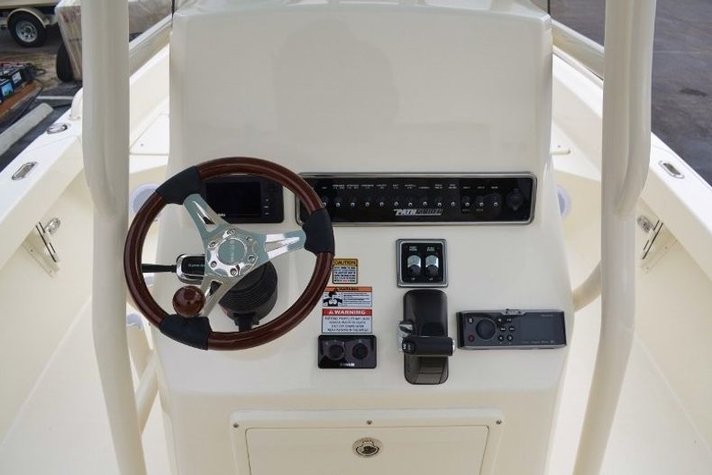 Thumbnail 13 for New 2016 Pathfinder 2600 TRS boat for sale in Vero Beach, FL