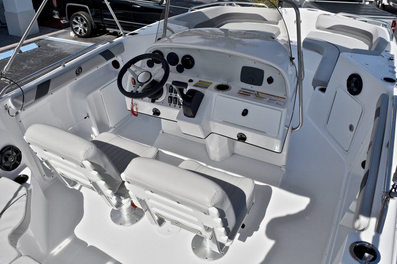 Thumbnail 13 for New 2018 Hurricane 211 SunDeck Sport OB boat for sale in Vero Beach, FL