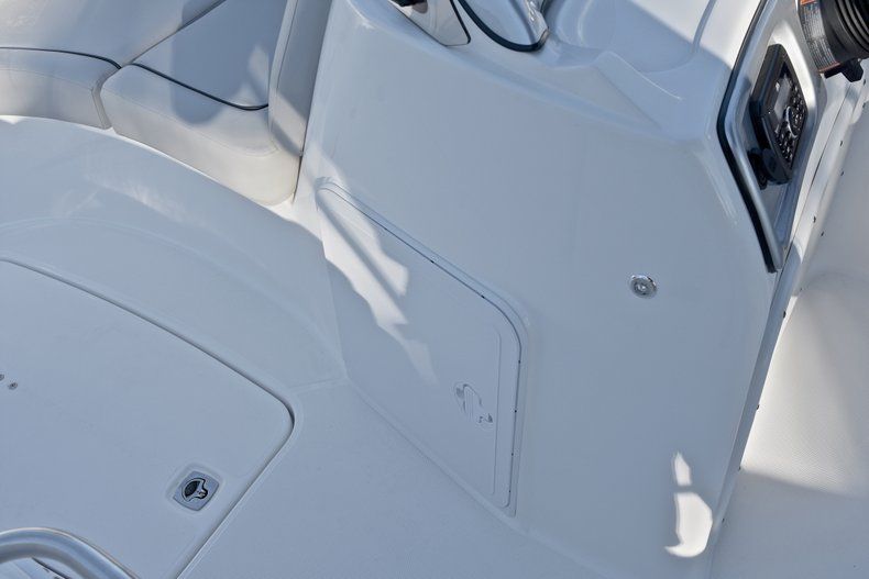 Thumbnail 36 for New 2018 Hurricane 203 SunDeck Sport OB boat for sale in West Palm Beach, FL