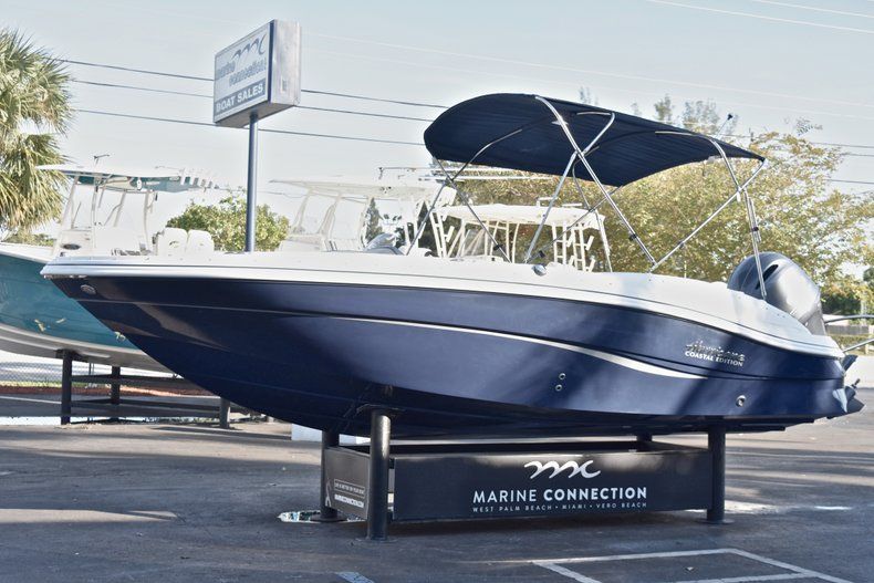 Thumbnail 3 for New 2018 Hurricane 203 SunDeck Sport OB boat for sale in West Palm Beach, FL