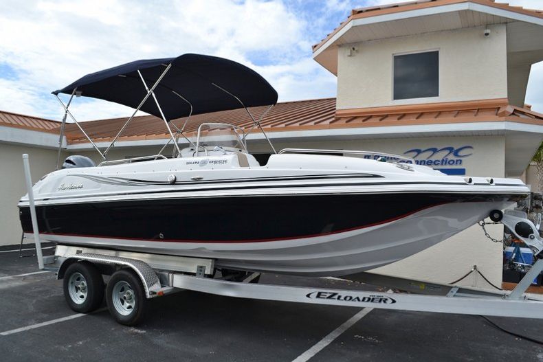 New 2015 Hurricane SunDeck Sport SS 211 OB boat for sale in Vero Beach, FL