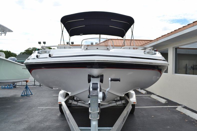 Thumbnail 2 for New 2015 Hurricane SunDeck Sport SS 211 OB boat for sale in Vero Beach, FL