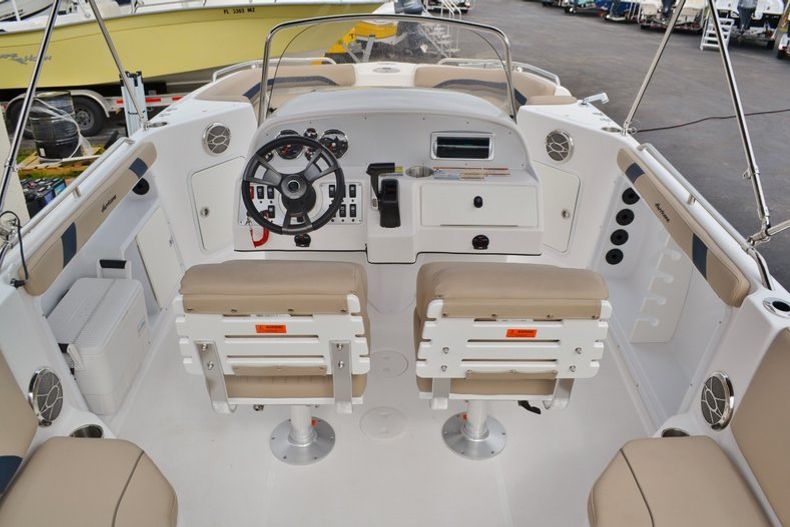 Thumbnail 9 for New 2015 Hurricane SunDeck Sport SS 211 OB boat for sale in Vero Beach, FL