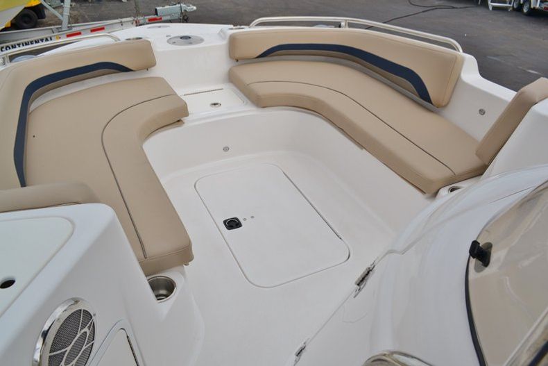 Thumbnail 13 for New 2015 Hurricane SunDeck Sport SS 211 OB boat for sale in Vero Beach, FL