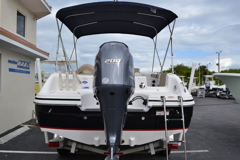 Thumbnail 5 for New 2015 Hurricane SunDeck Sport SS 211 OB boat for sale in Vero Beach, FL