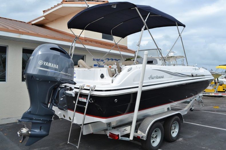 Thumbnail 6 for New 2015 Hurricane SunDeck Sport SS 211 OB boat for sale in Vero Beach, FL