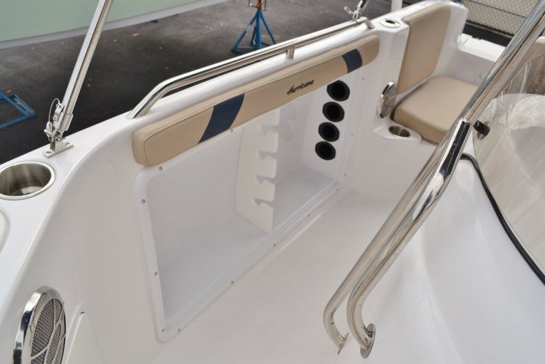 Thumbnail 20 for New 2015 Hurricane SunDeck Sport SS 211 OB boat for sale in Vero Beach, FL
