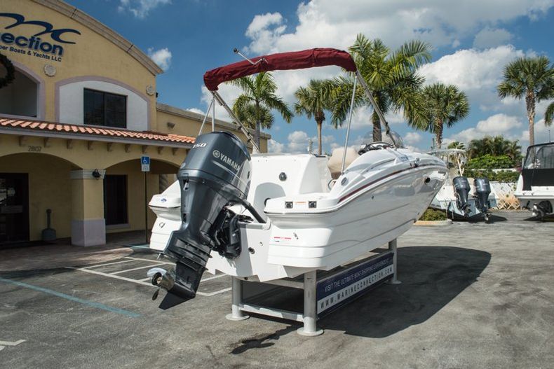 Thumbnail 7 for New 2014 Hurricane SunDeck Sport SS 220 OB boat for sale in West Palm Beach, FL