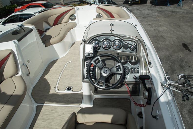 Thumbnail 11 for New 2014 Hurricane SunDeck Sport SS 220 OB boat for sale in West Palm Beach, FL