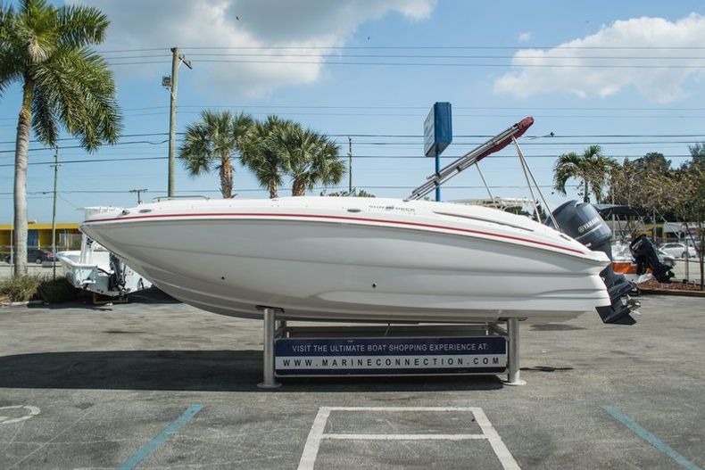 Thumbnail 4 for New 2014 Hurricane SunDeck Sport SS 220 OB boat for sale in West Palm Beach, FL
