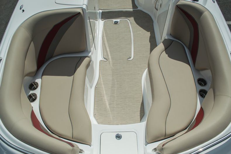 Thumbnail 17 for New 2014 Hurricane SunDeck Sport SS 220 OB boat for sale in West Palm Beach, FL