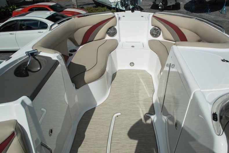 Thumbnail 14 for New 2014 Hurricane SunDeck Sport SS 220 OB boat for sale in West Palm Beach, FL