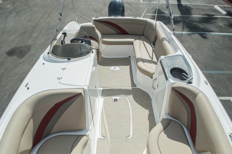 Thumbnail 16 for New 2014 Hurricane SunDeck Sport SS 220 OB boat for sale in West Palm Beach, FL
