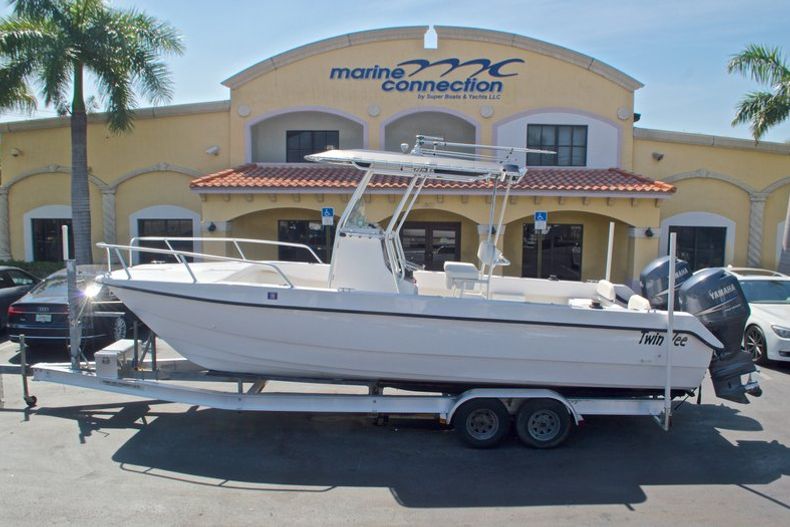 Used 2005 Twin Vee 26 CC Center Console boat for sale in West Palm Beach, FL