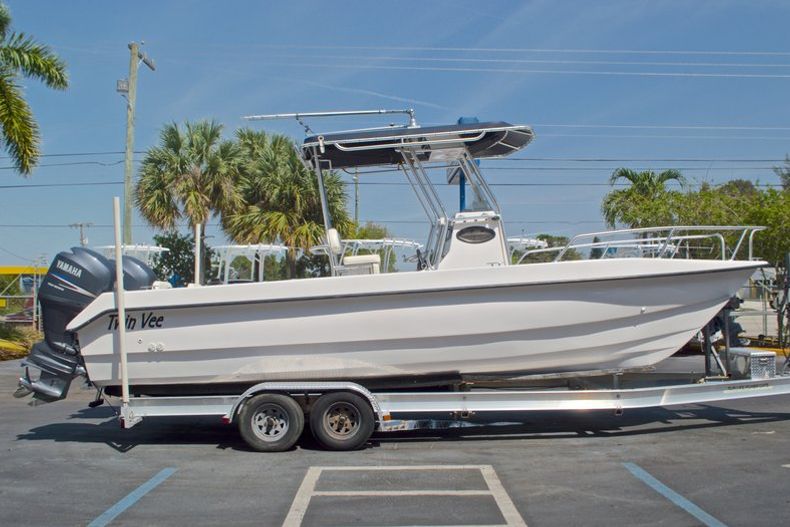 Thumbnail 4 for Used 2005 Twin Vee 26 CC Center Console boat for sale in West Palm Beach, FL