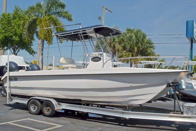 Thumbnail 5 for Used 2005 Twin Vee 26 CC Center Console boat for sale in West Palm Beach, FL