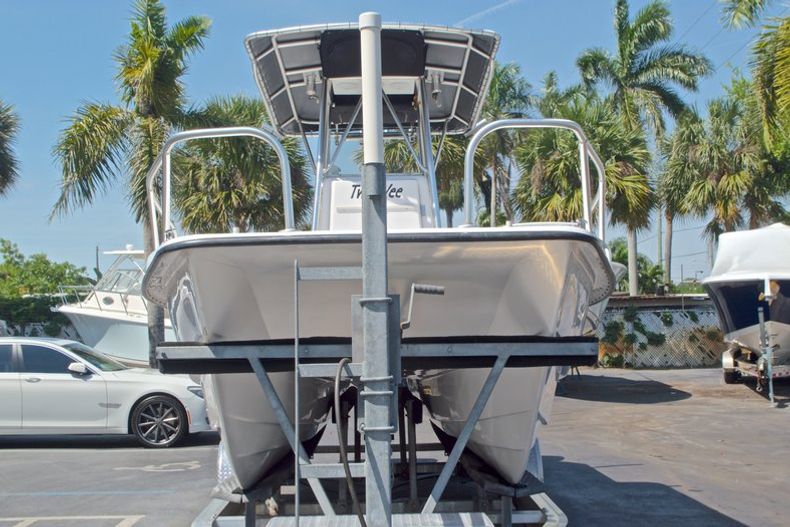 Thumbnail 6 for Used 2005 Twin Vee 26 CC Center Console boat for sale in West Palm Beach, FL