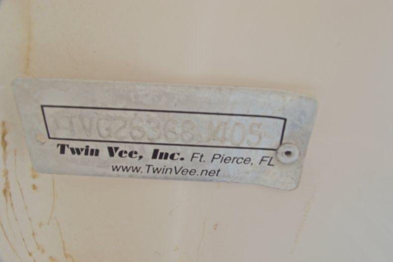 Thumbnail 61 for Used 2005 Twin Vee 26 CC Center Console boat for sale in West Palm Beach, FL