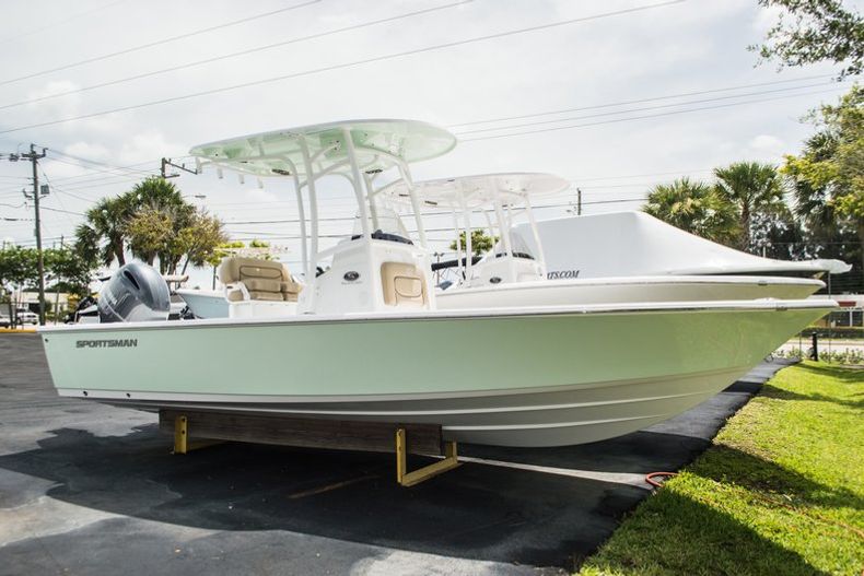 Thumbnail 1 for New 2016 Sportsman Masters 227 Bay Boat boat for sale in West Palm Beach, FL