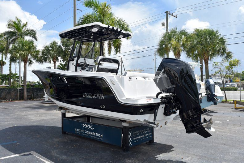 Thumbnail 6 for New 2019 Blackfin 212CC Center Console boat for sale in West Palm Beach, FL