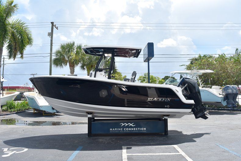 Thumbnail 5 for New 2019 Blackfin 212CC Center Console boat for sale in West Palm Beach, FL