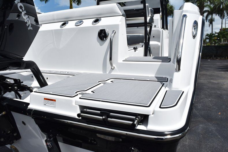 Thumbnail 9 for New 2019 Blackfin 212CC Center Console boat for sale in West Palm Beach, FL