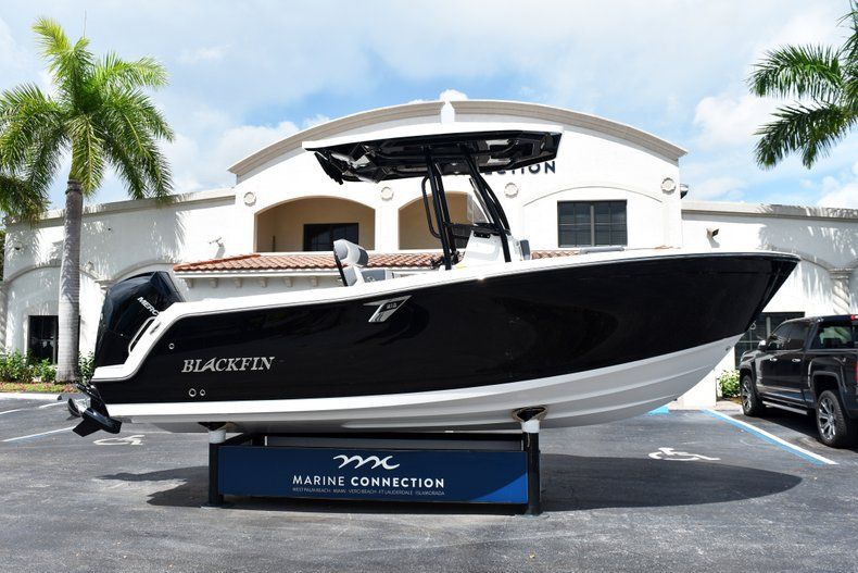 Thumbnail 1 for New 2019 Blackfin 212CC Center Console boat for sale in West Palm Beach, FL