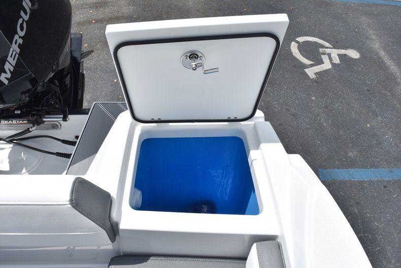 Thumbnail 18 for New 2019 Blackfin 212CC Center Console boat for sale in West Palm Beach, FL