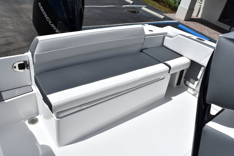 Thumbnail 14 for New 2019 Blackfin 212CC Center Console boat for sale in West Palm Beach, FL