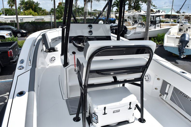 Thumbnail 13 for New 2019 Blackfin 212CC Center Console boat for sale in West Palm Beach, FL