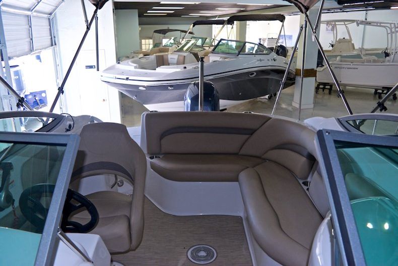 Thumbnail 7 for New 2014 Hurricane SunDeck SD 2200 OB boat for sale in Miami, FL