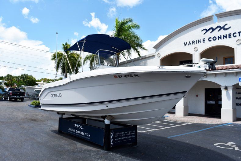 Thumbnail 1 for Used 2016 Robalo R200 Center Console boat for sale in West Palm Beach, FL