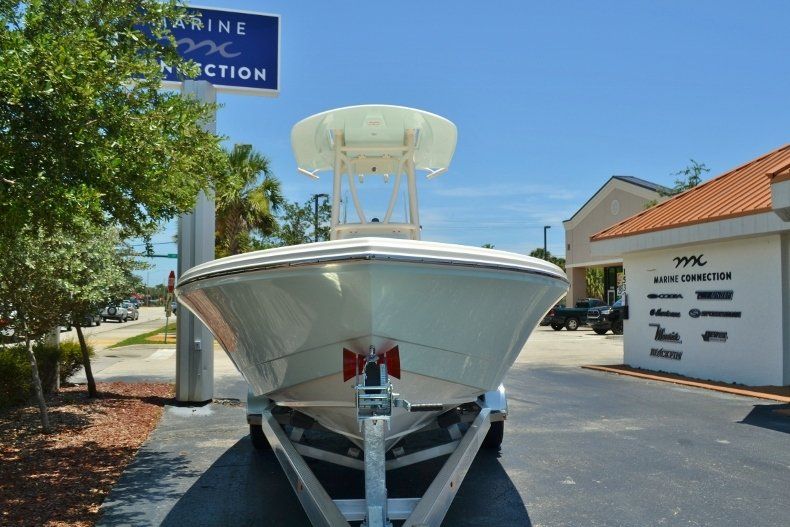 Thumbnail 2 for New 2018 Pathfinder 2600 HPS Bay Boat boat for sale in Vero Beach, FL