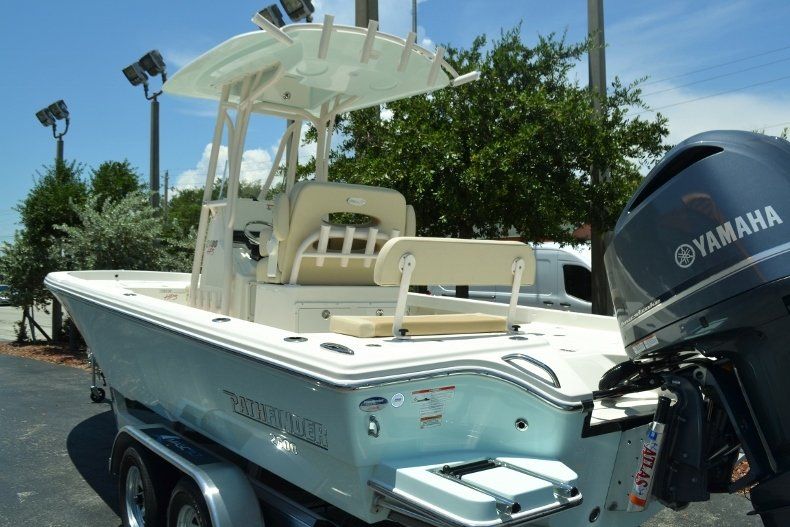 Thumbnail 3 for New 2018 Pathfinder 2600 HPS Bay Boat boat for sale in Vero Beach, FL