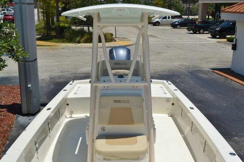 Thumbnail 12 for New 2018 Pathfinder 2600 HPS Bay Boat boat for sale in Vero Beach, FL