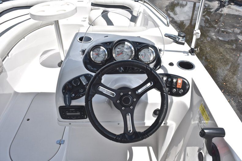 Thumbnail 18 for Used 2016 Starcraft Limited 1915 OB boat for sale in West Palm Beach, FL
