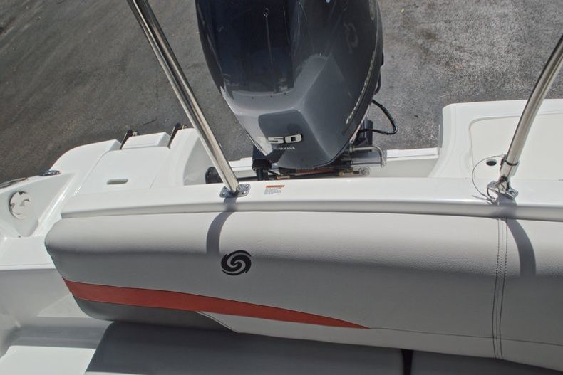 Thumbnail 14 for New 2017 Hurricane SunDeck SD 187 OB boat for sale in Miami, FL