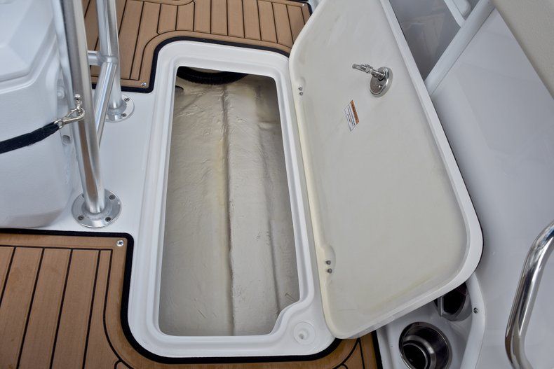 Thumbnail 16 for New 2018 Hurricane CC21 Center Console boat for sale in Fort Lauderdale, FL