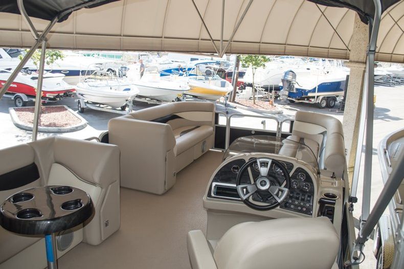 Thumbnail 1 for New 2014 Sweetwater 2286 Cruise 3 Gate boat for sale in West Palm Beach, FL