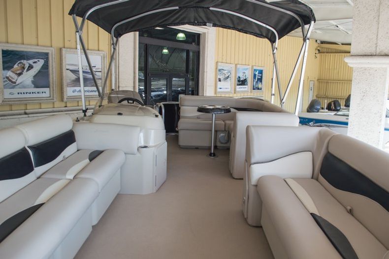 Thumbnail 11 for New 2014 Sweetwater 2286 Cruise 3 Gate boat for sale in West Palm Beach, FL