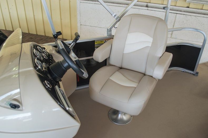 Thumbnail 6 for New 2014 Sweetwater 2286 Cruise 3 Gate boat for sale in West Palm Beach, FL