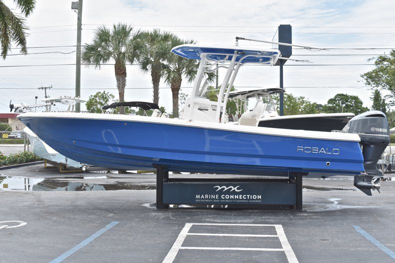Thumbnail 5 for Used 2017 Robalo 246 Cayman boat for sale in West Palm Beach, FL