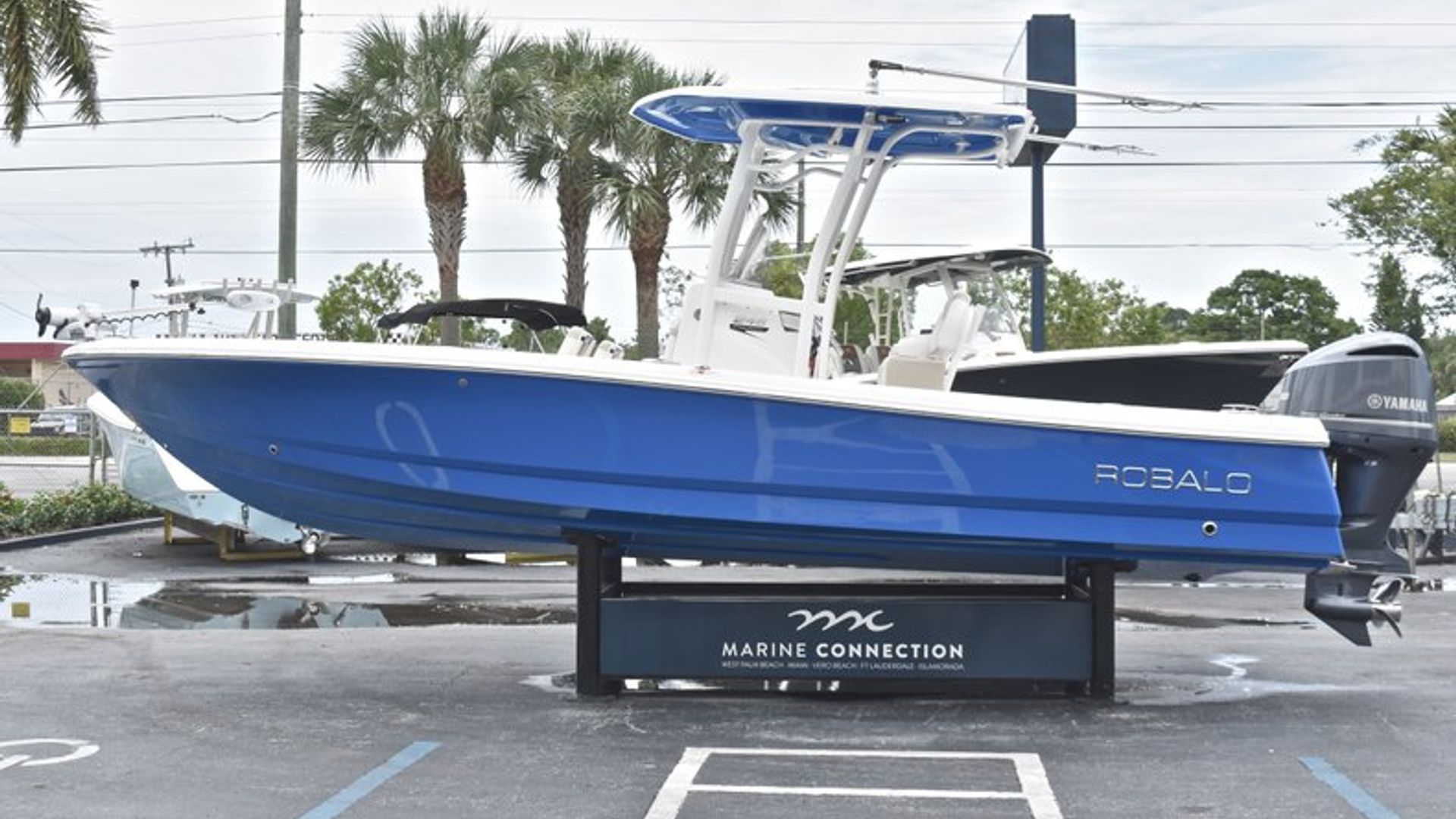 Used 2017 Robalo 246 Cayman #0245 image 6