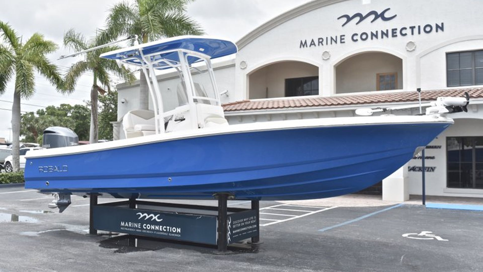 Used 2017 Robalo 246 Cayman #0245 image 2