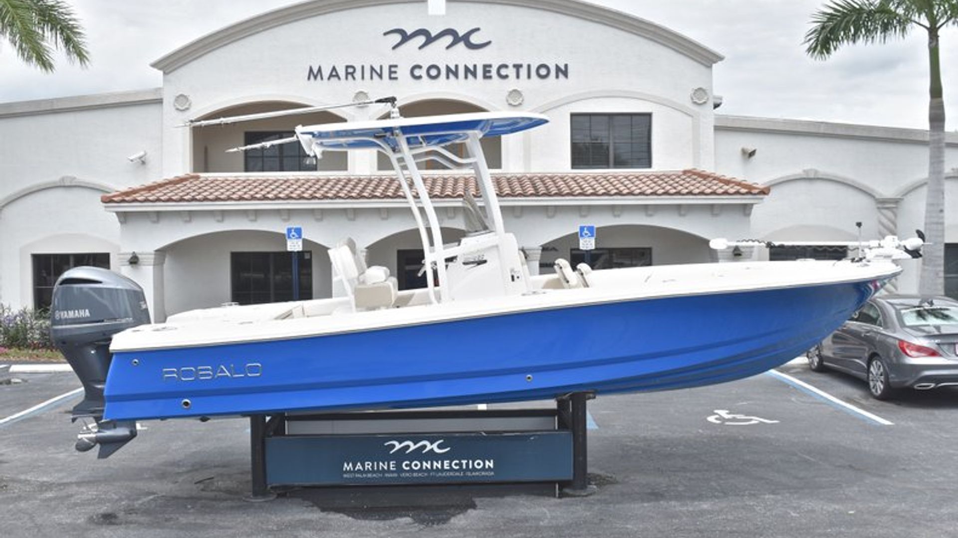 Used 2017 Robalo 246 Cayman #0245 image 1