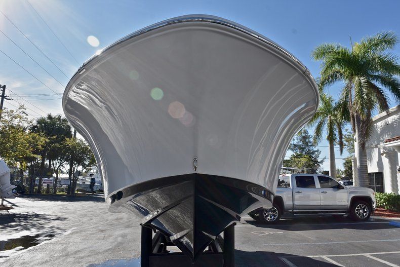 Thumbnail 3 for New 2018 Sportsman Heritage 231 Center Console boat for sale in West Palm Beach, FL