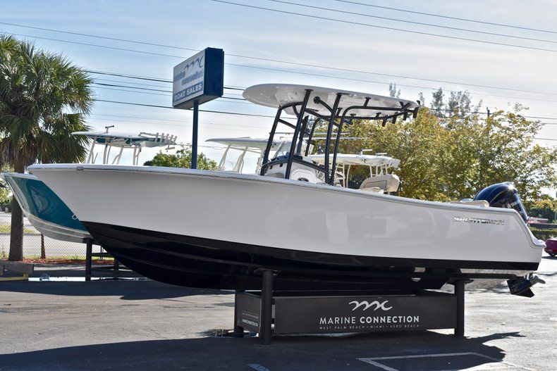 Thumbnail 4 for New 2018 Sportsman Heritage 231 Center Console boat for sale in West Palm Beach, FL