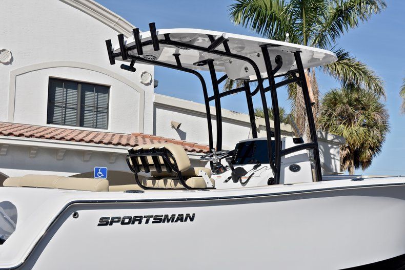 Thumbnail 8 for New 2018 Sportsman Heritage 231 Center Console boat for sale in West Palm Beach, FL