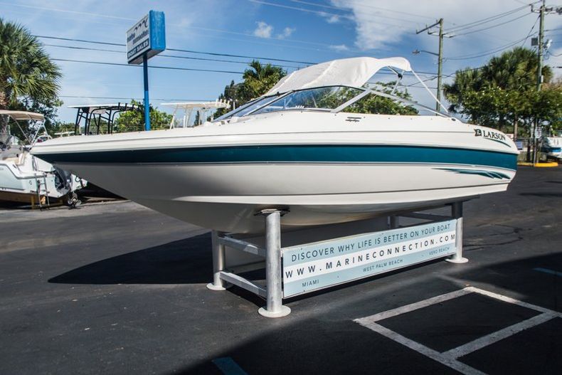 Thumbnail 10 for Used 1999 Larson 186 Bowrider boat for sale in West Palm Beach, FL