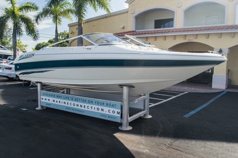 Thumbnail 1 for Used 1999 Larson 186 Bowrider boat for sale in West Palm Beach, FL